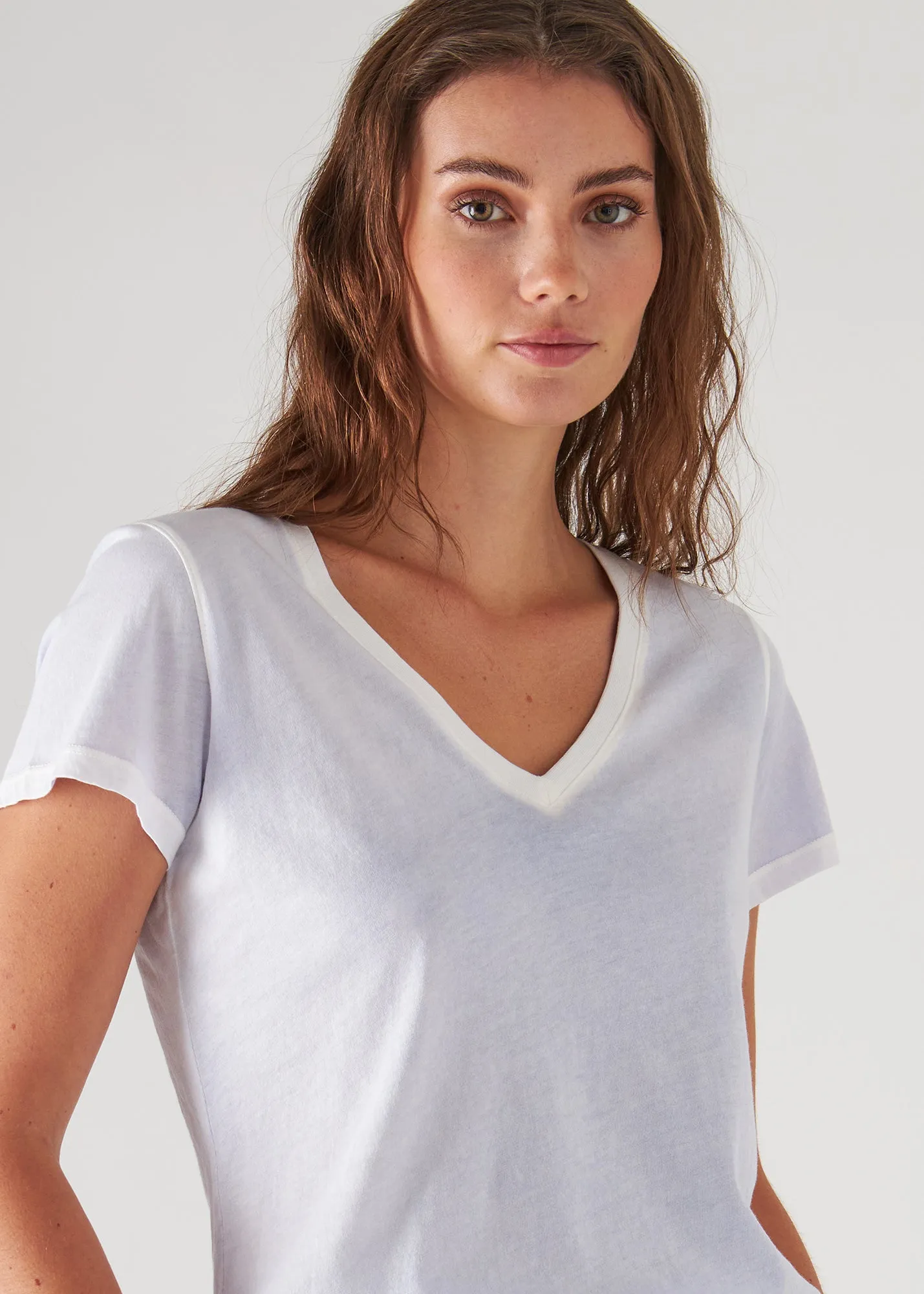 PIMA CLASSIC REVERSE SPRAY V-NECK TEE