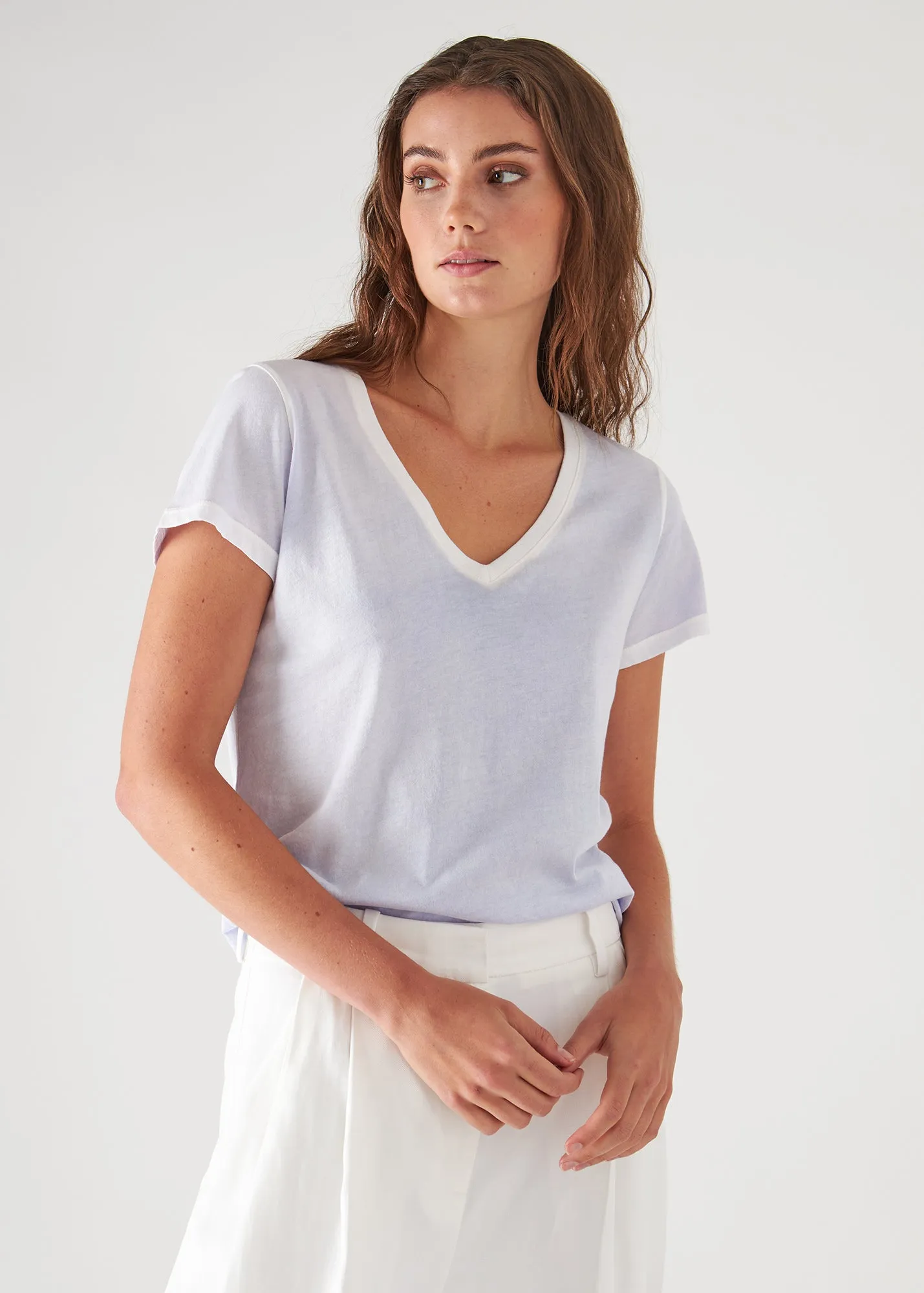 PIMA CLASSIC REVERSE SPRAY V-NECK TEE